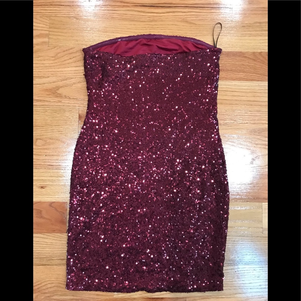 Sequins mini dress. Never worn. Wine